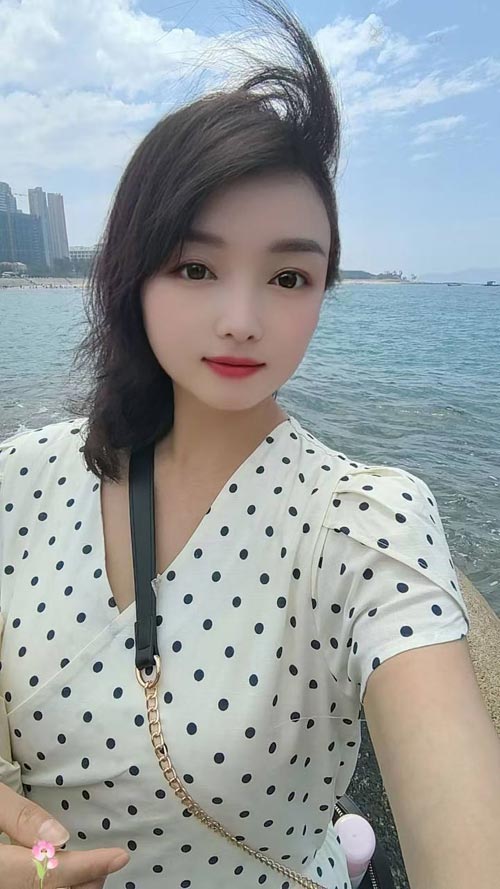 北京草房新下海童颜巨乳川妹子