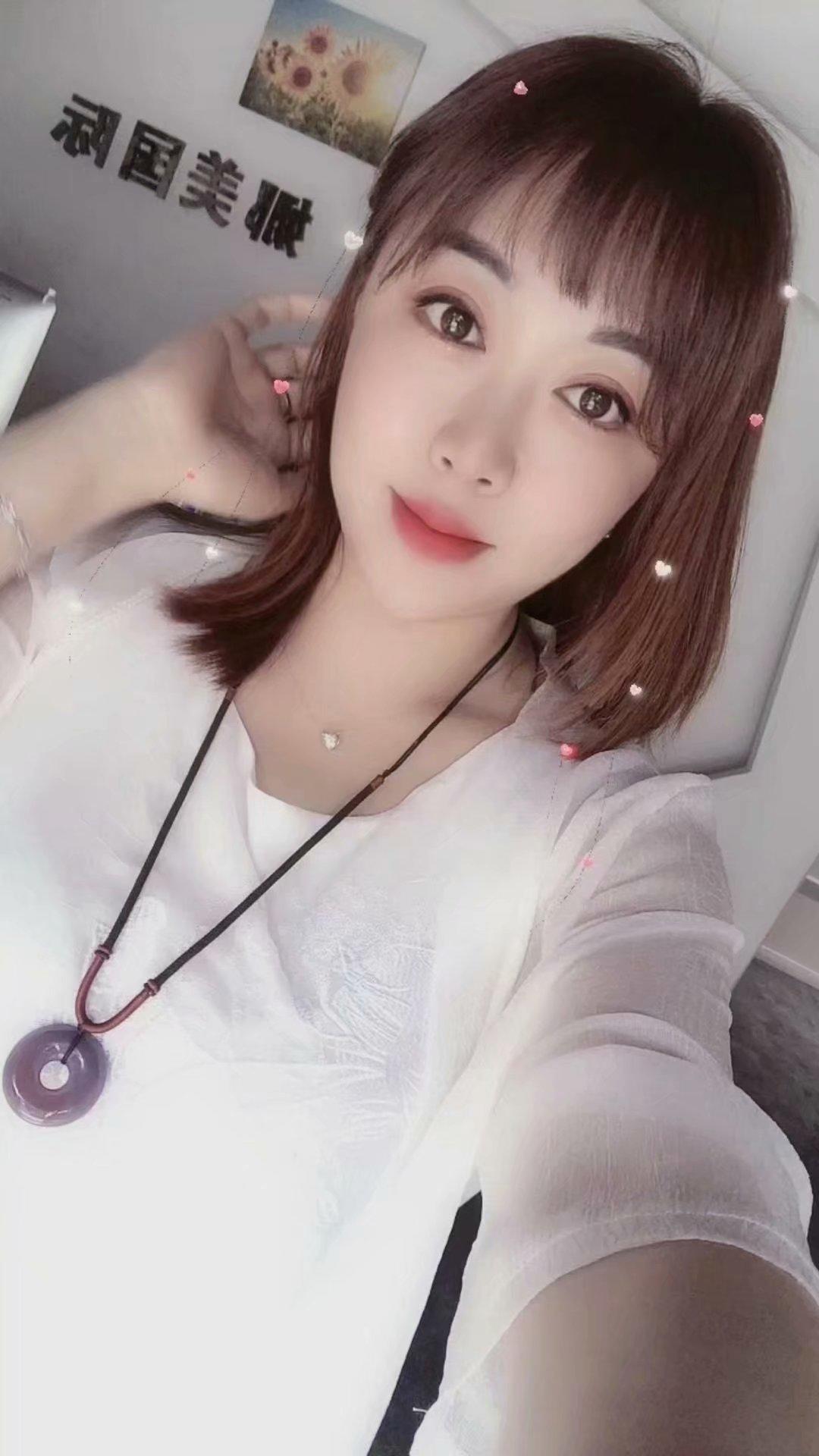 新鲜资源,堪比女优,爽如偷情!大白乳大白屁股,温柔...