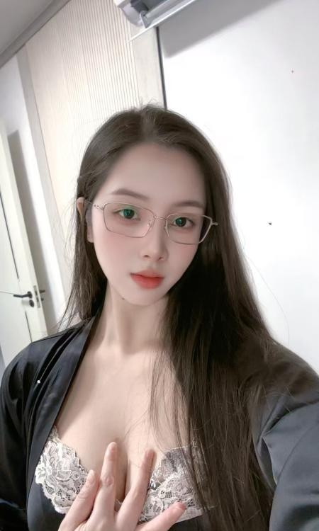 杭州市东站反差明媚儿