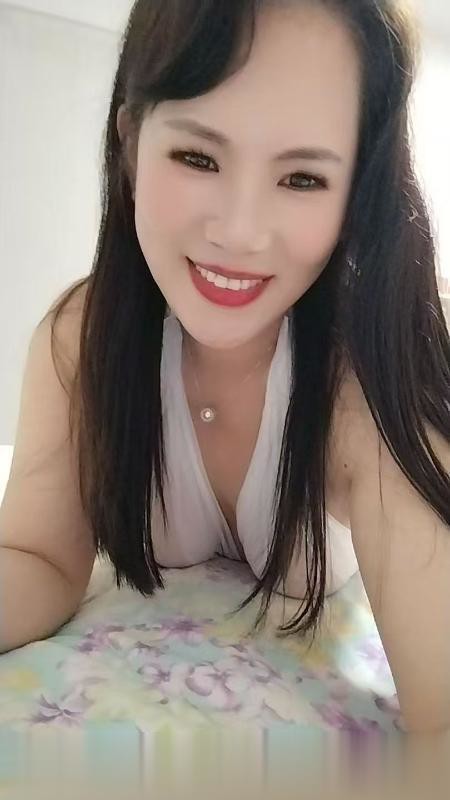 深圳平洲御姐..姐姐身材丰满,很白,特别是胸很大