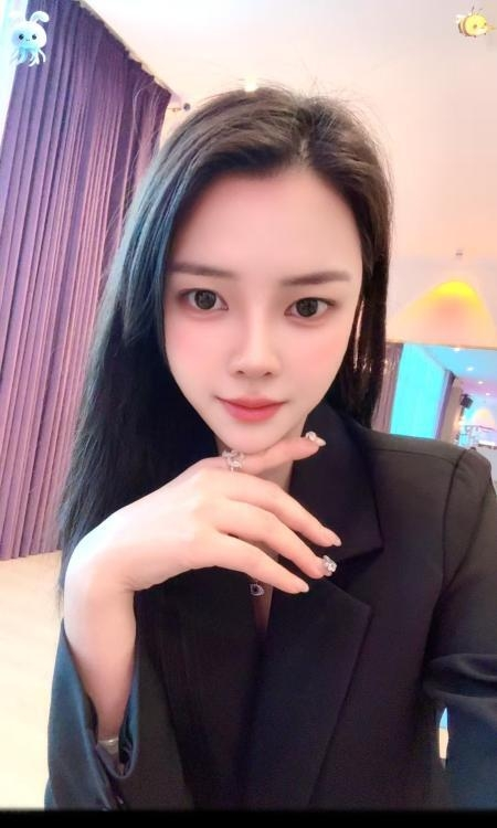 广州市黑丝翘臀美女