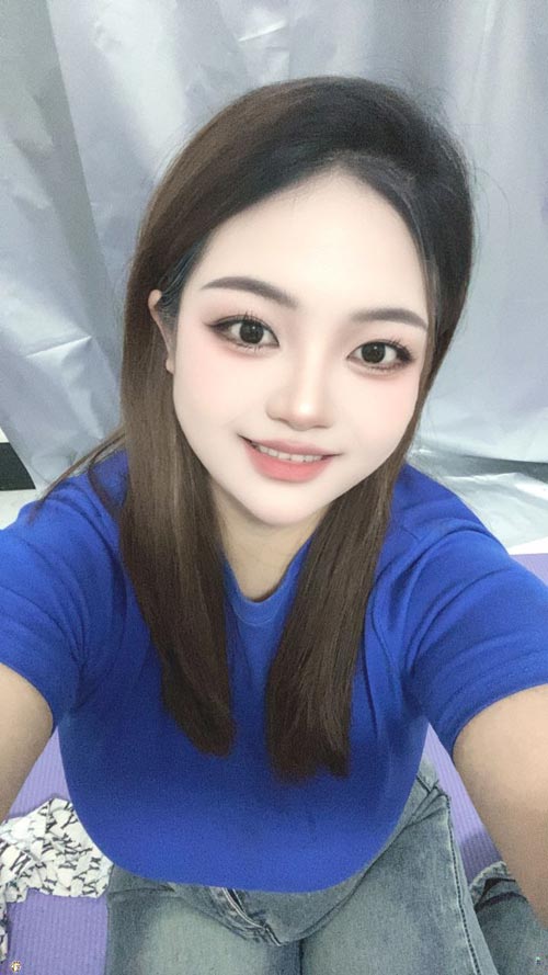 北京大悦城童颜巨乳小妞,服务爽玩的开